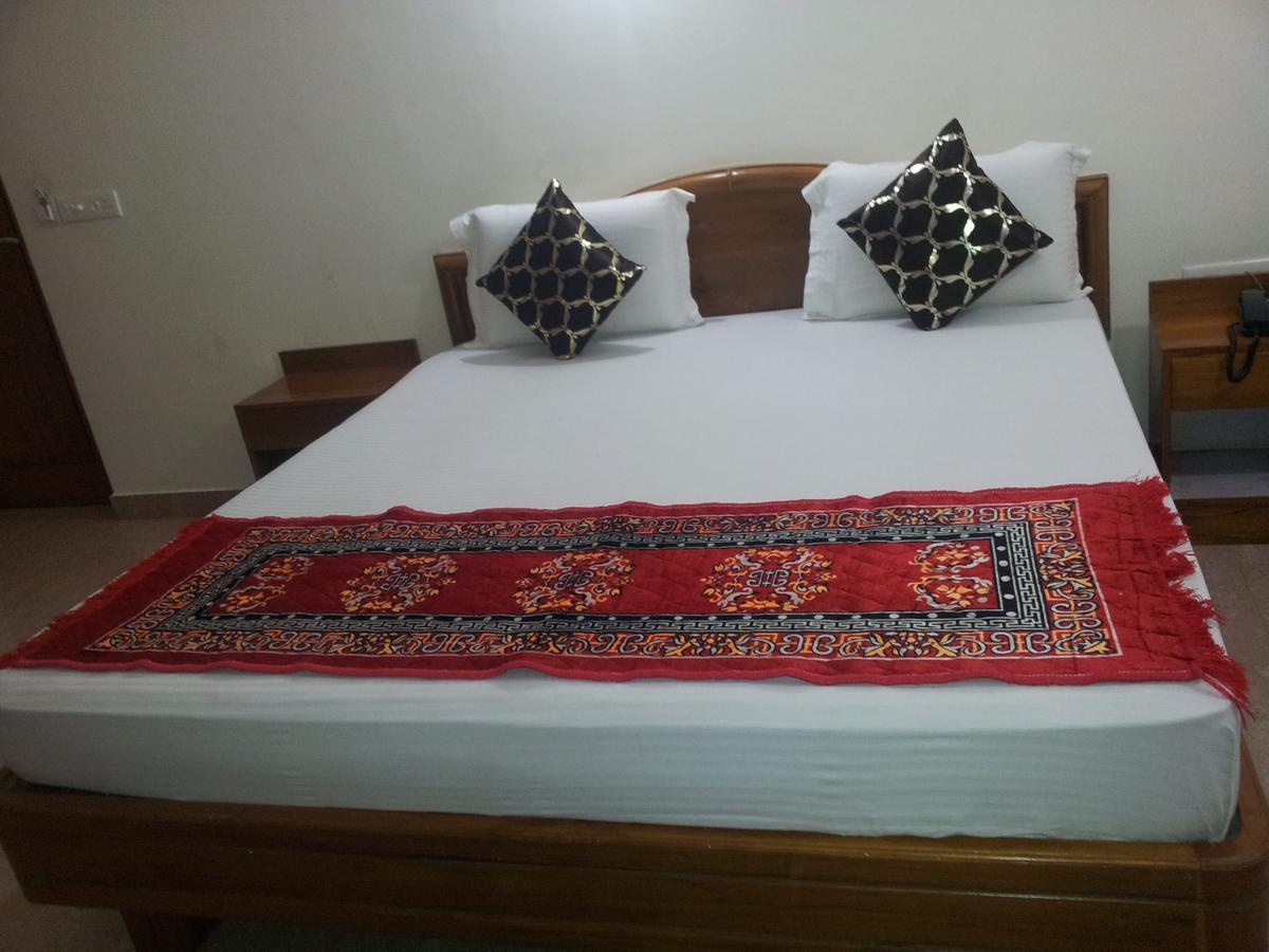 Hotel M J Residency بوري المظهر الخارجي الصورة